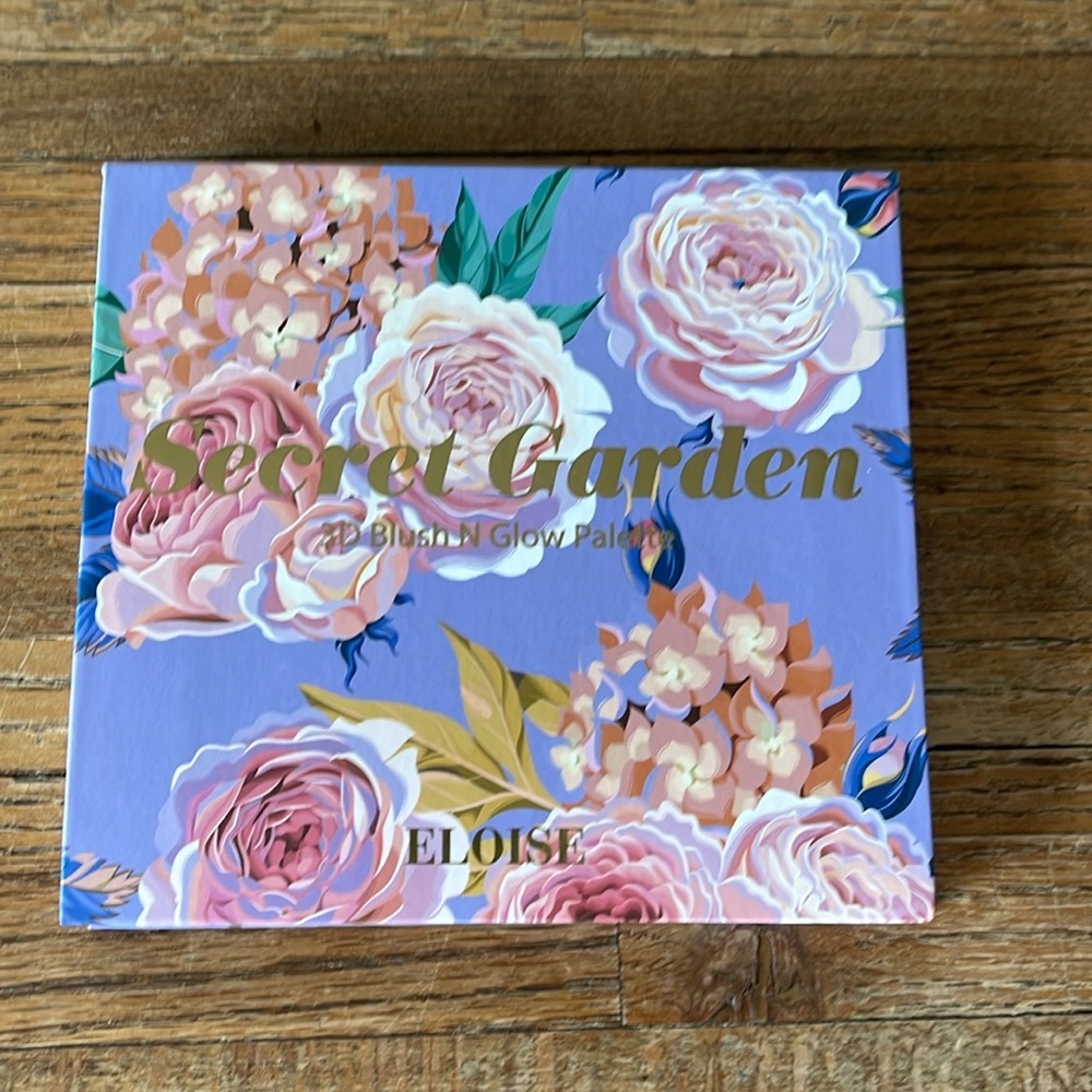SECRET GARDEN 3D BLUSH N GLOW PALETTE NEW